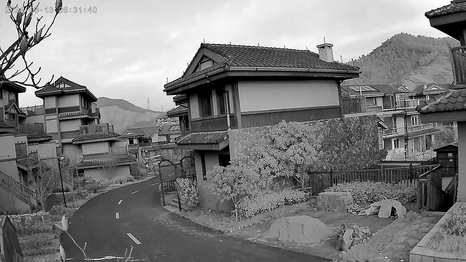 阴天院景